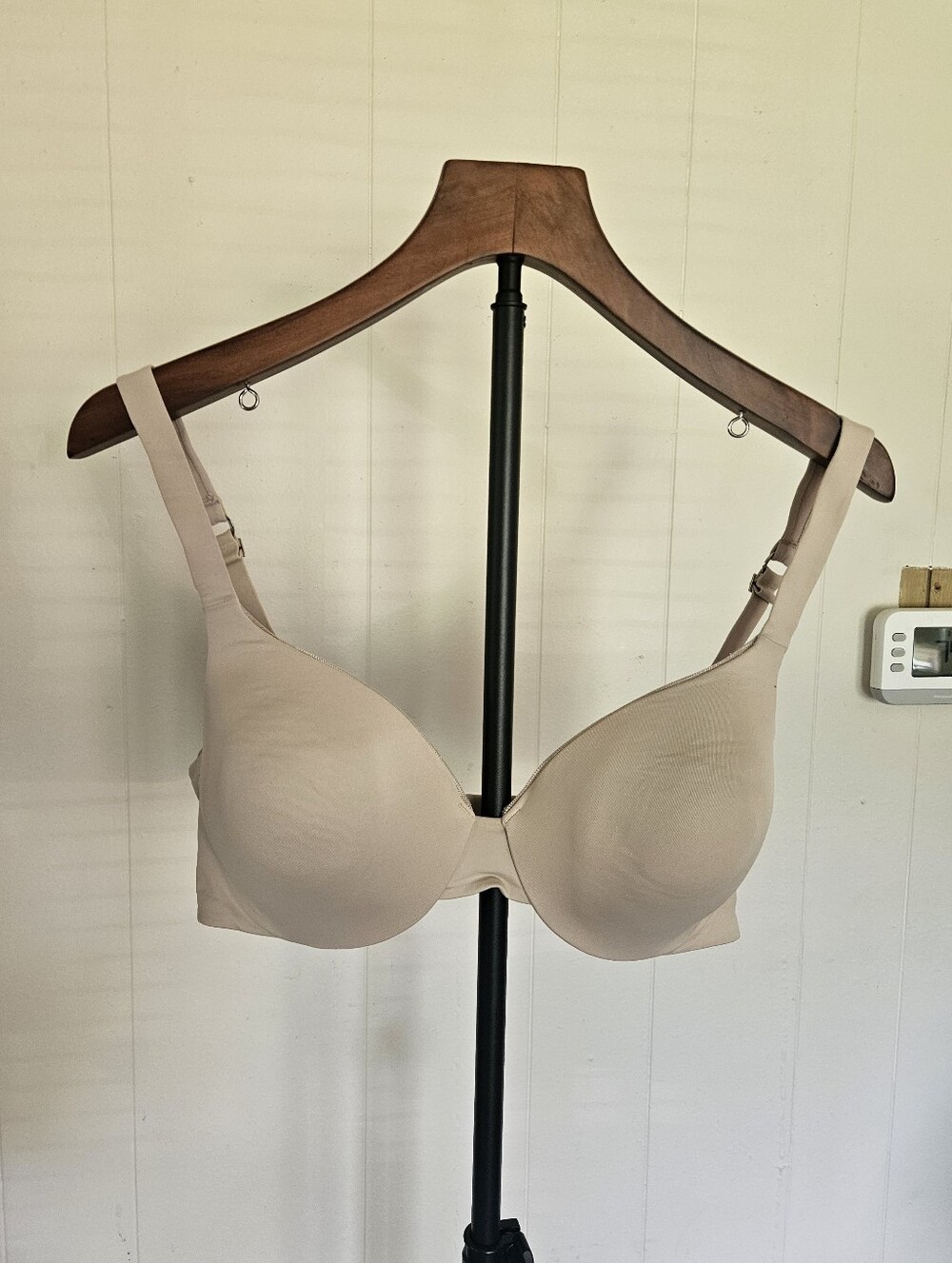 Hanes Seamless Nude T-Shirt Bra Size 38C